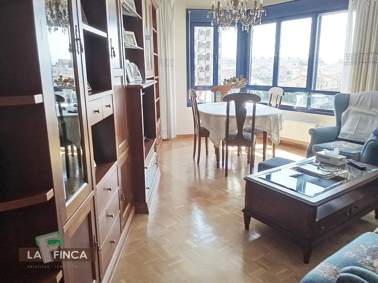 Sala de estar de Dúplex en venta en Oviedo  con Calefacción, Parquet y Trastero