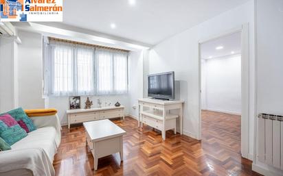 Living room of Flat for sale in  Granada Capital  with Air Conditioner and Heating