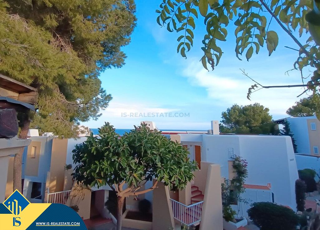 Vista exterior de Pis en venda en Santa Eulària des Riu amb Terrassa i Moblat