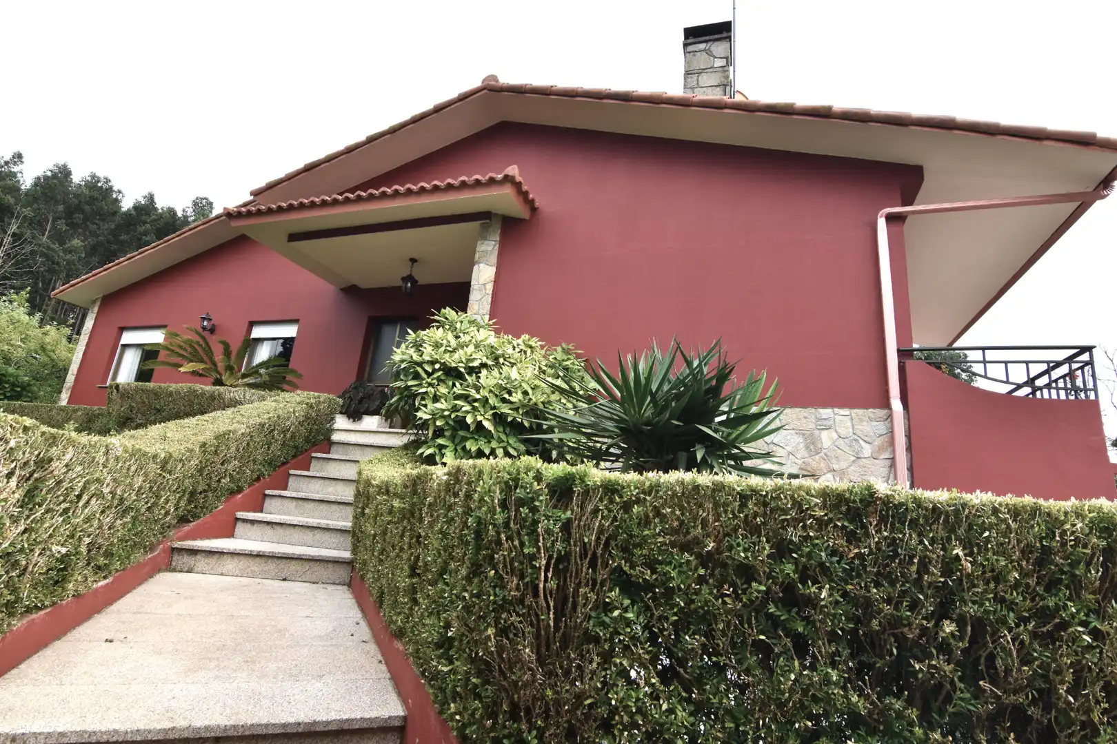 Vista exterior de Casa o chalet en venta en Oleiros con Calefacción, Jardín privado y Parquet