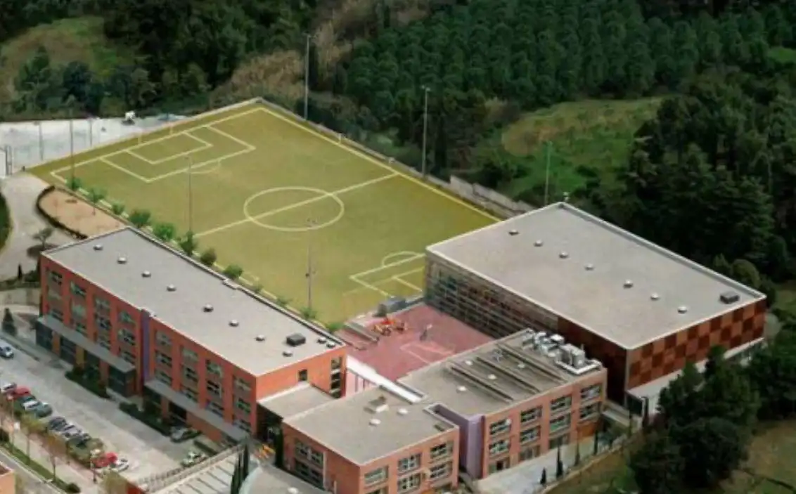 Vista exterior de Apartament en venda en Sant Cugat del Vallès amb Jardí privat, Terrassa i Traster