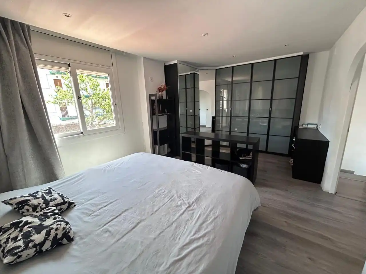 Habitación de Casa adosada en venta en Castelldefels con Aire acondicionado, Trastero y Piscina