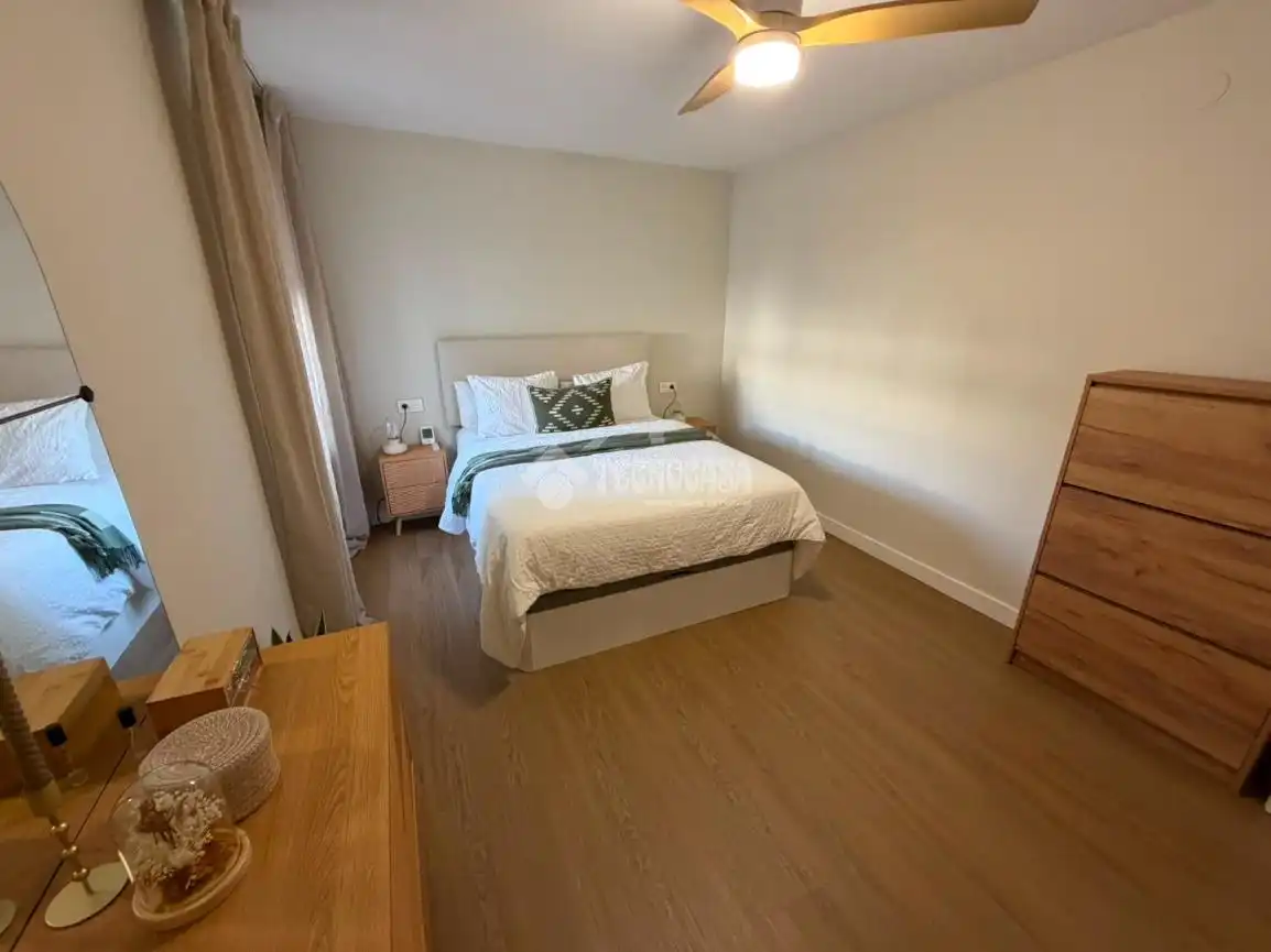 Schlafzimmer von Wohnung zum Verkauf in Manilva mit Parkett und Gemeinschaftspool