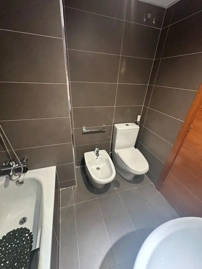 Baño de Piso de alquiler en Alicante / Alacant con Aire acondicionado y Piscina comunitaria
