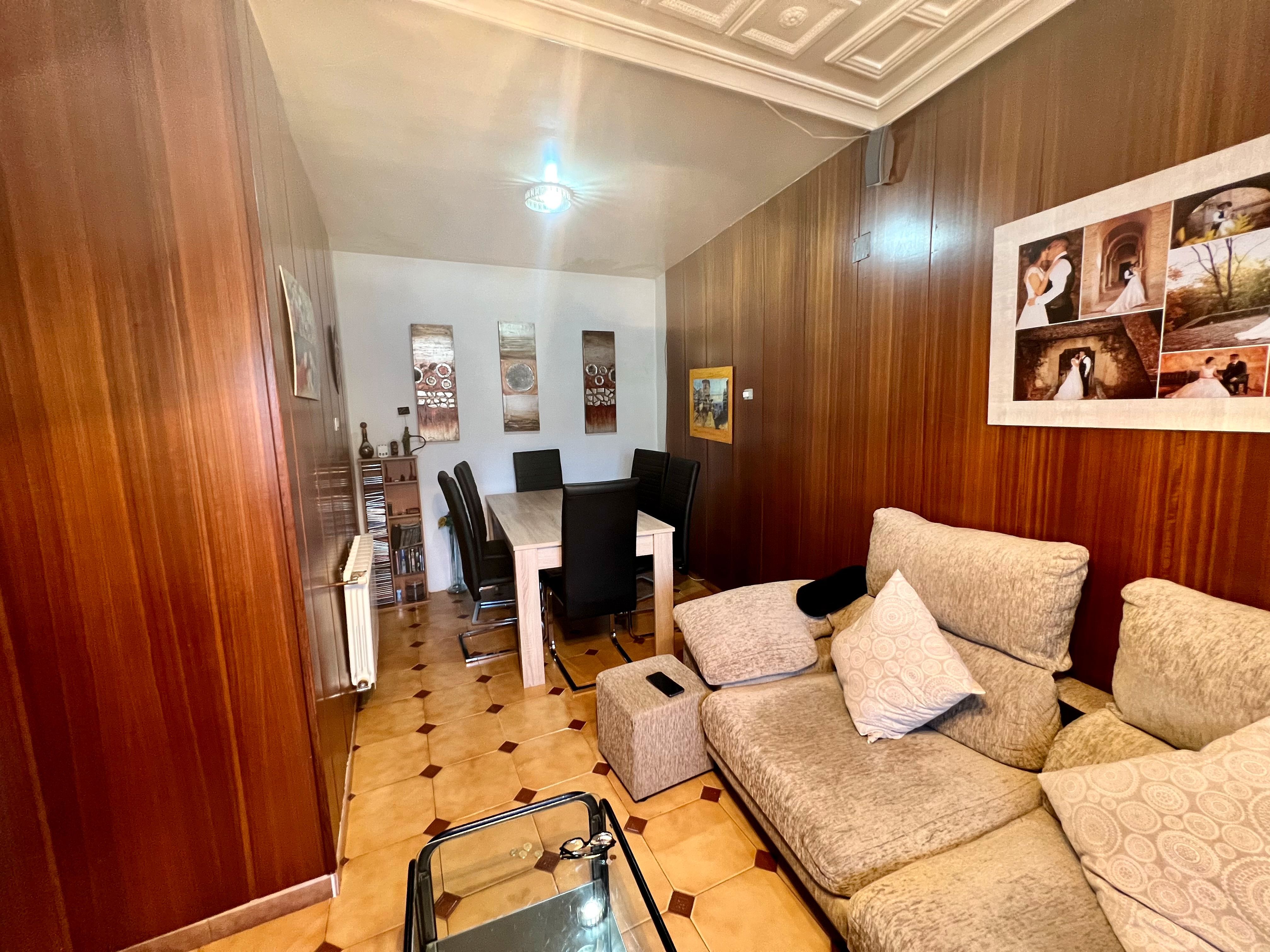 Sala d'estar de Casa o xalet en venda en Valdastillas amb Calefacció, Jardí privat i Moblat