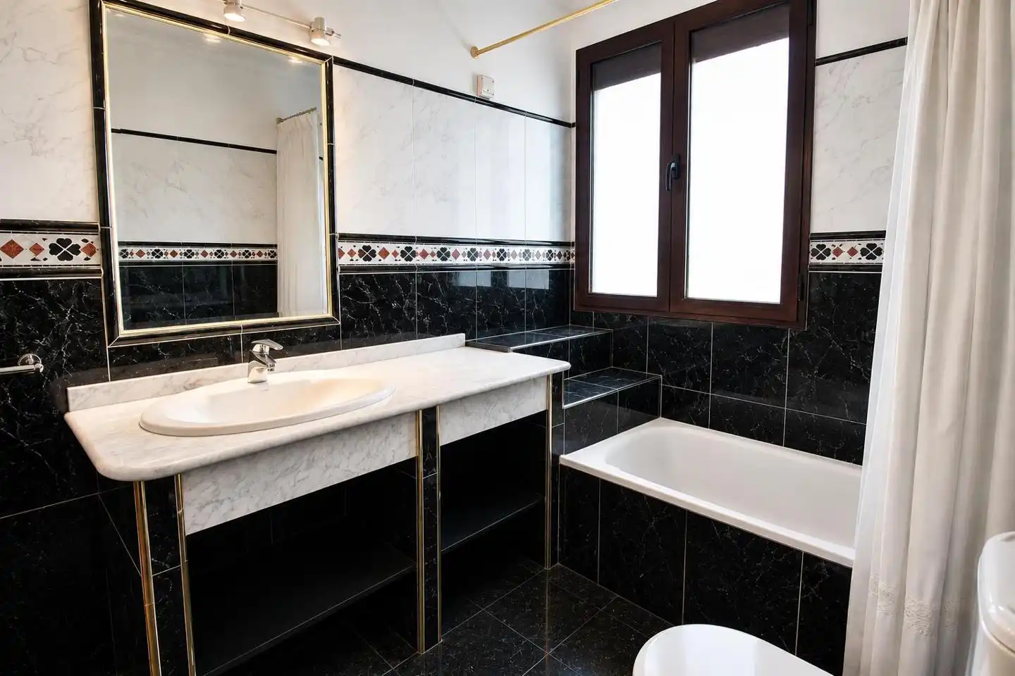 Baño de Casa o chalet en venta en Alcazarén con Calefacción, Jardín privado y Trastero