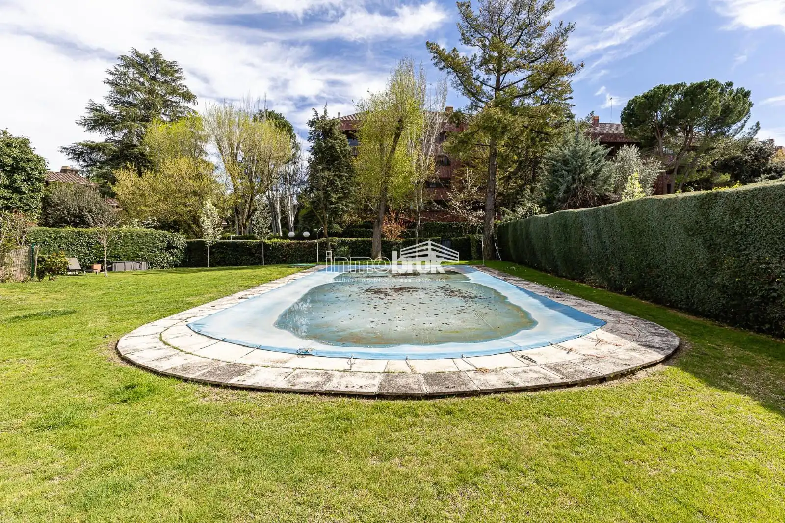 Piscina de Casa adosada en venda en La Moraleja amb Aire condicionat, Terrassa i Piscina