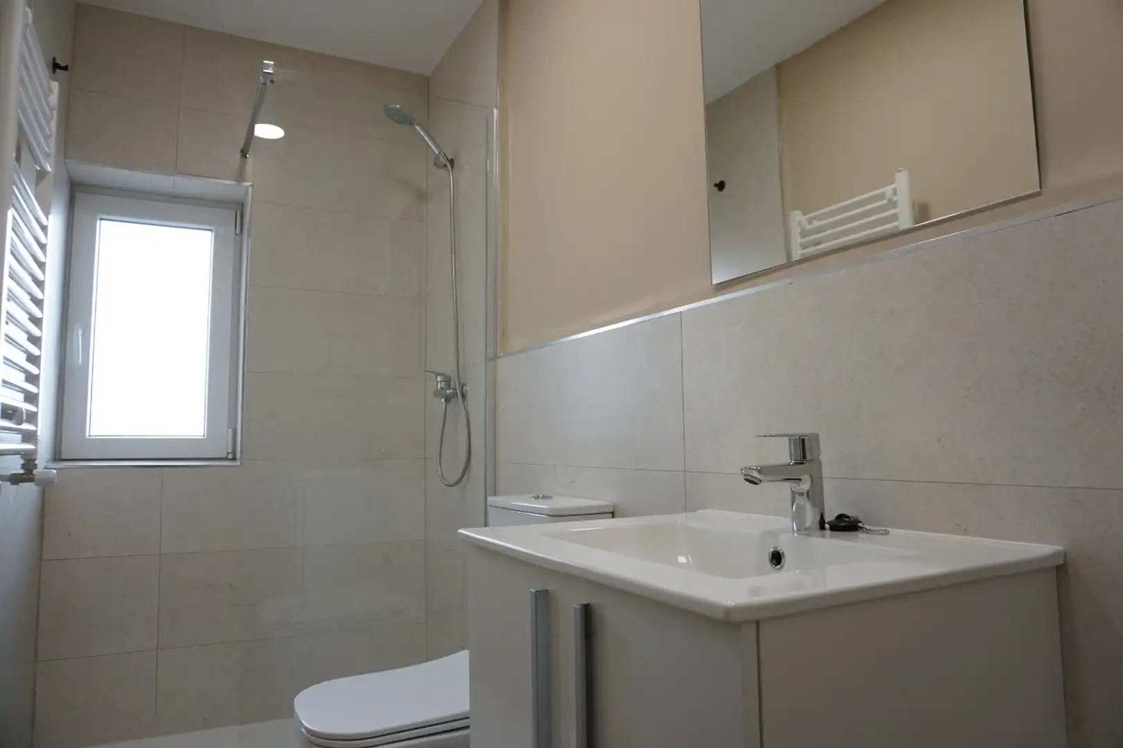 Bany de Casa o xalet per a compartir en Ávila amb Calefacció, Moblat i Rentadora