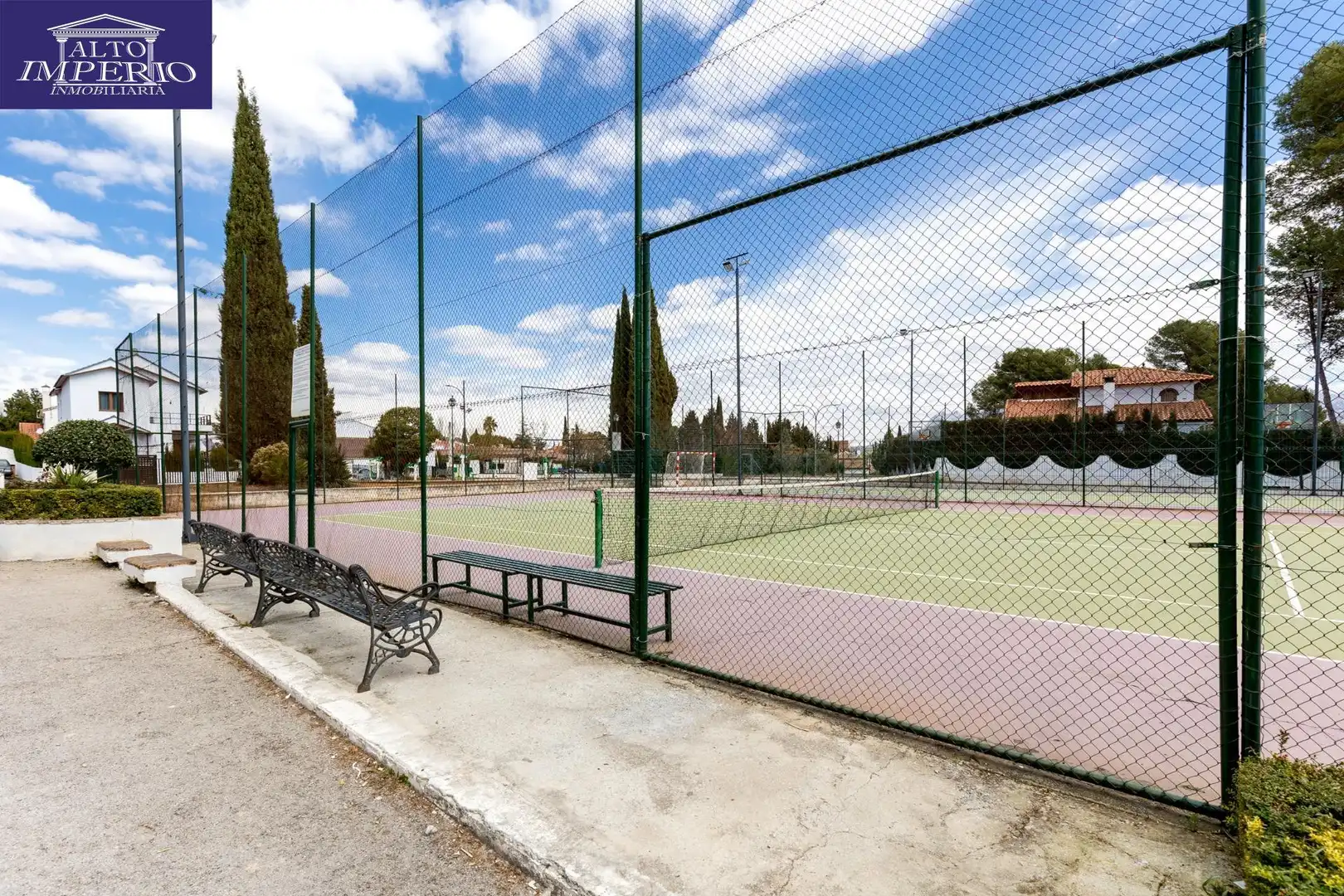 Vista exterior de Casa o xalet en venda en Albolote amb Aire condicionat, Calefacció i Jardí privat