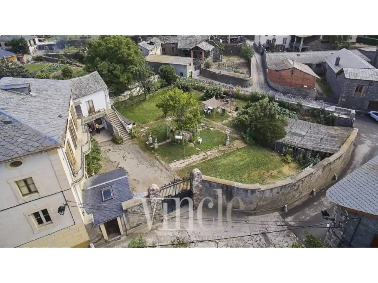 Buildings for sale in Ger