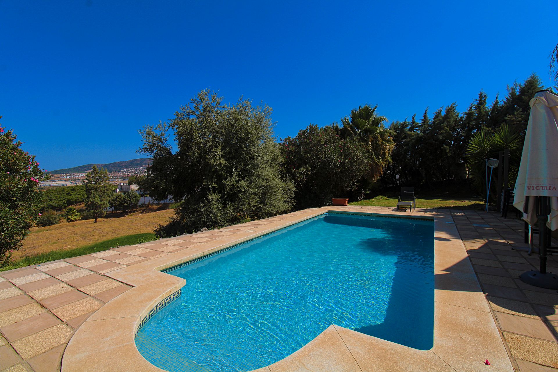 Piscina de Casa o xalet en venda en Alhaurín de la Torre amb Aire condicionat, Calefacció i Jardí privat