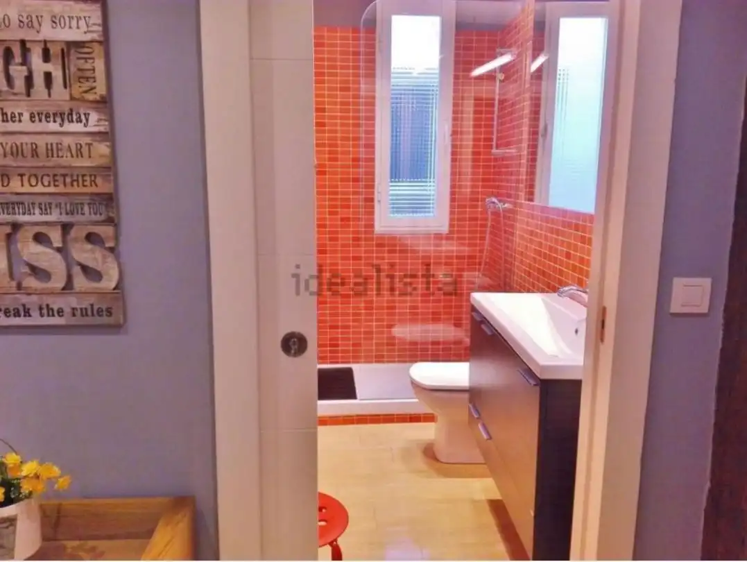 Baño de Piso de alquiler en Bilbao  con Calefacción y Balcón