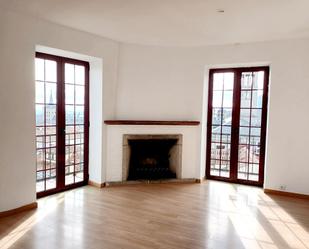 Living room of Flat for sale in San Lorenzo de El Escorial  with Air Conditioner, Terrace and Balcony