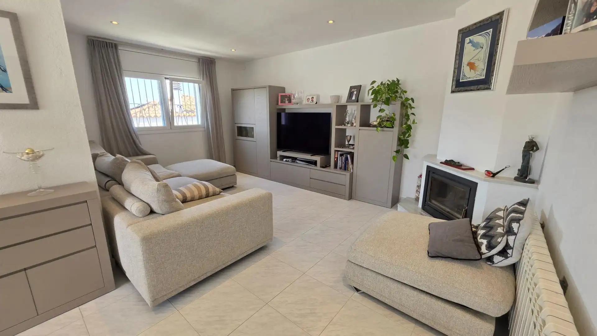 Casa con piscina en venta en Carrer Vall d'Aran, imagen 3