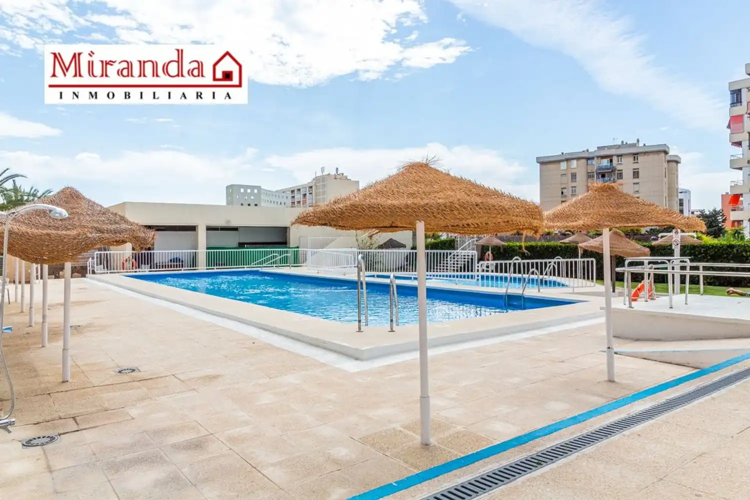 Pis amb piscina en venda a Plaza de la Nogalera