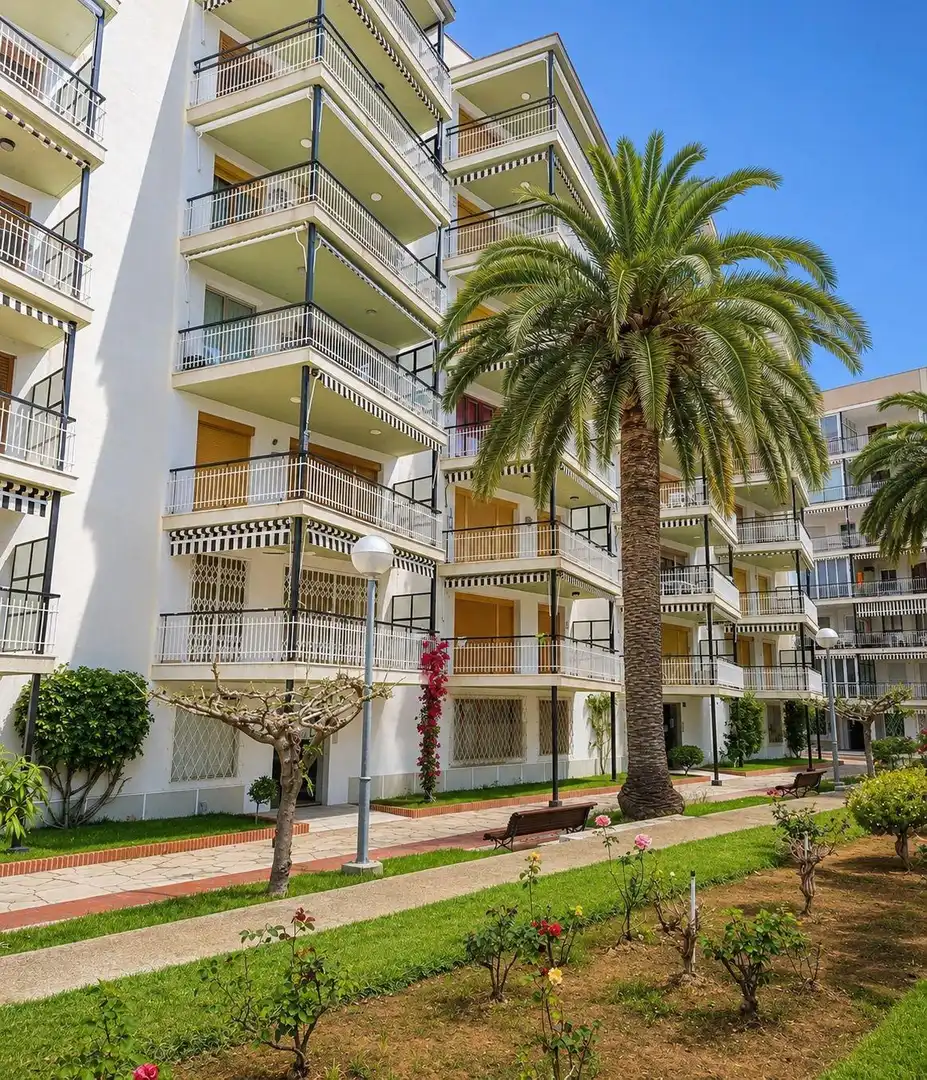Vista exterior de Pis en venda en Salou amb Aire condicionat, Terrassa i Moblat