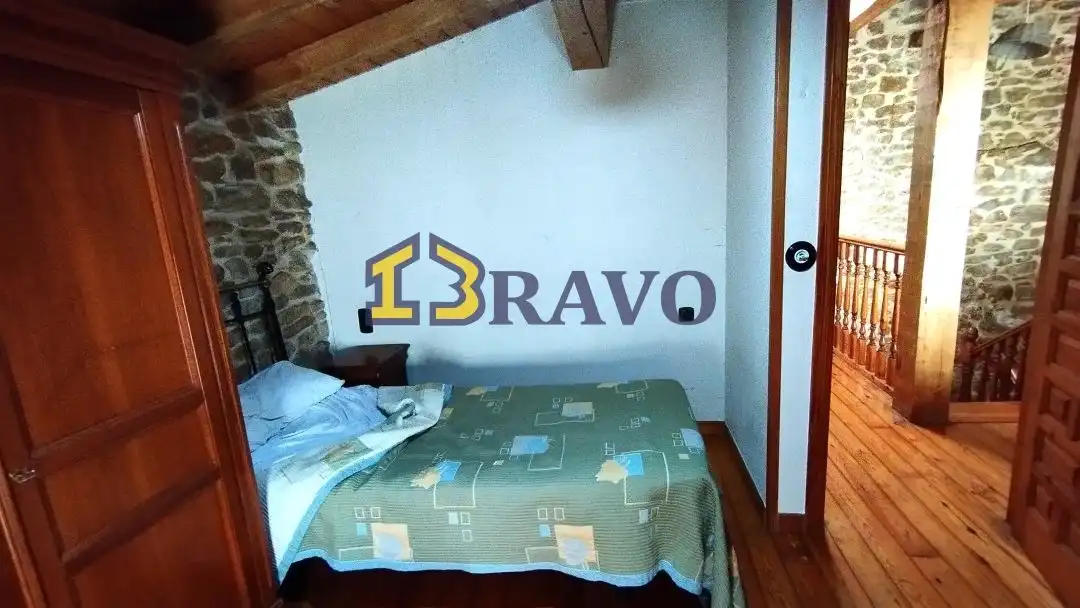Habitación de Casa o chalet en venta en Merindad de Cuesta-Urria con Calefacción, Terraza y Amueblado