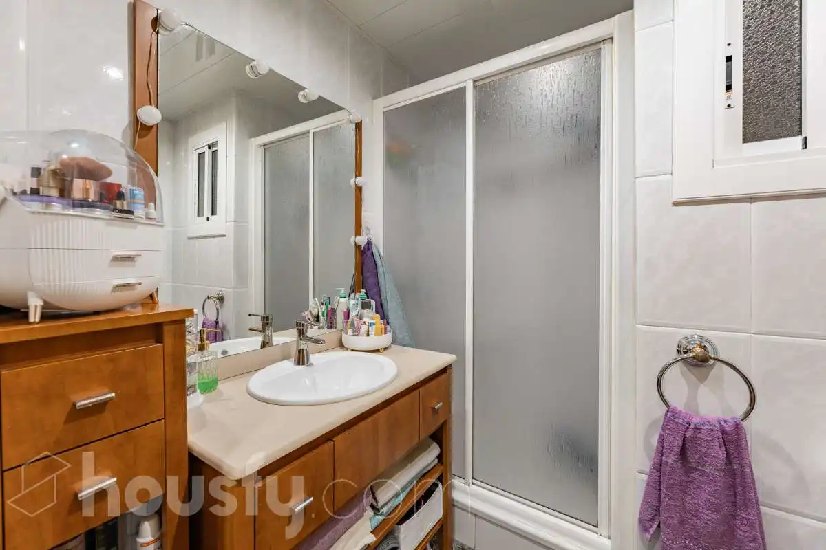 Bathroom of Flat for sale in Sabadell  with Air Conditioner, Heating and Furnished