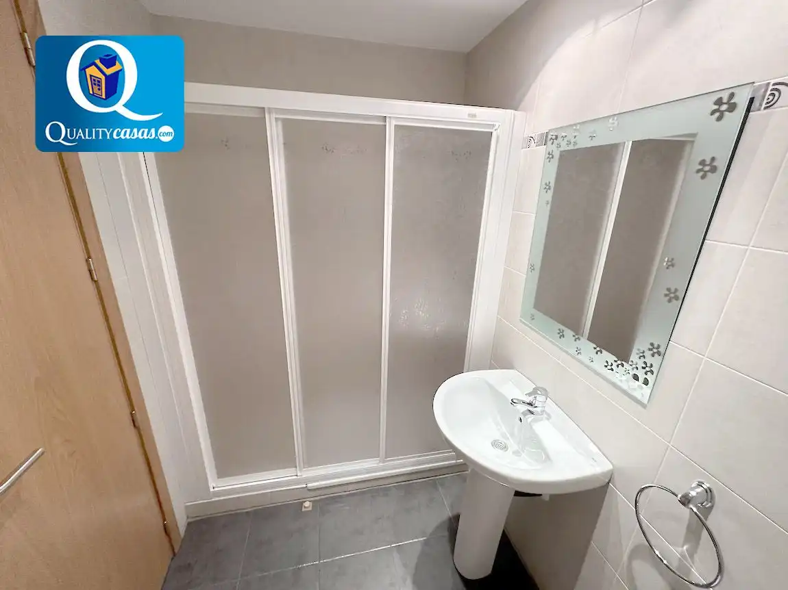 Baño de Piso en venta en Alicante / Alacant con Terraza y Trastero