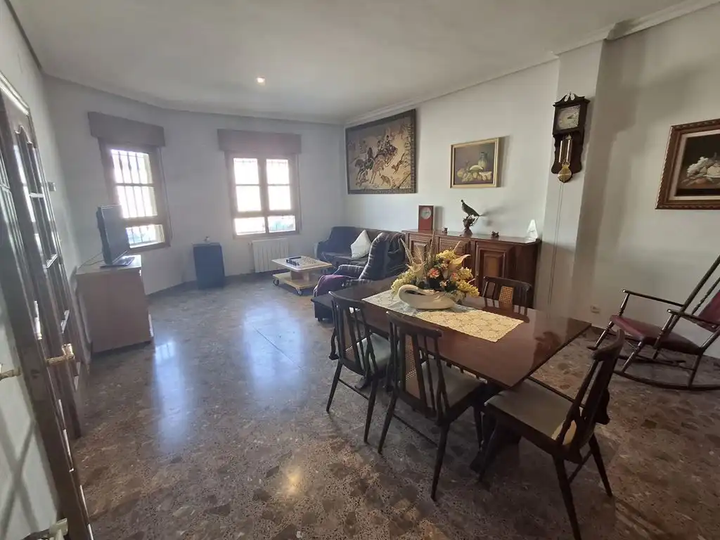 Sala de estar de Casa o chalet en venta en La Roda con Calefacción, Terraza y Trastero