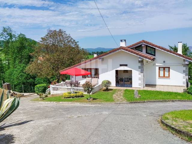 Casa-chalet en Venta en Hernialde