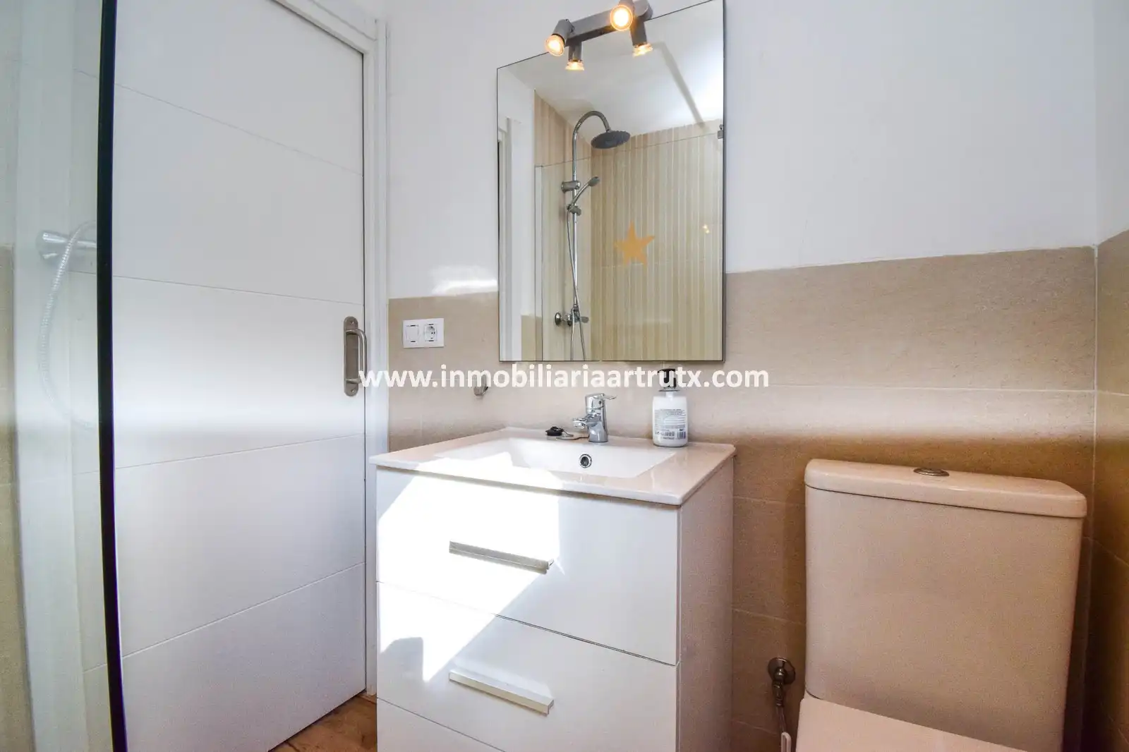Badezimmer von Wohnungen zum Verkauf in Ciutadella de Menorca mit Terrasse