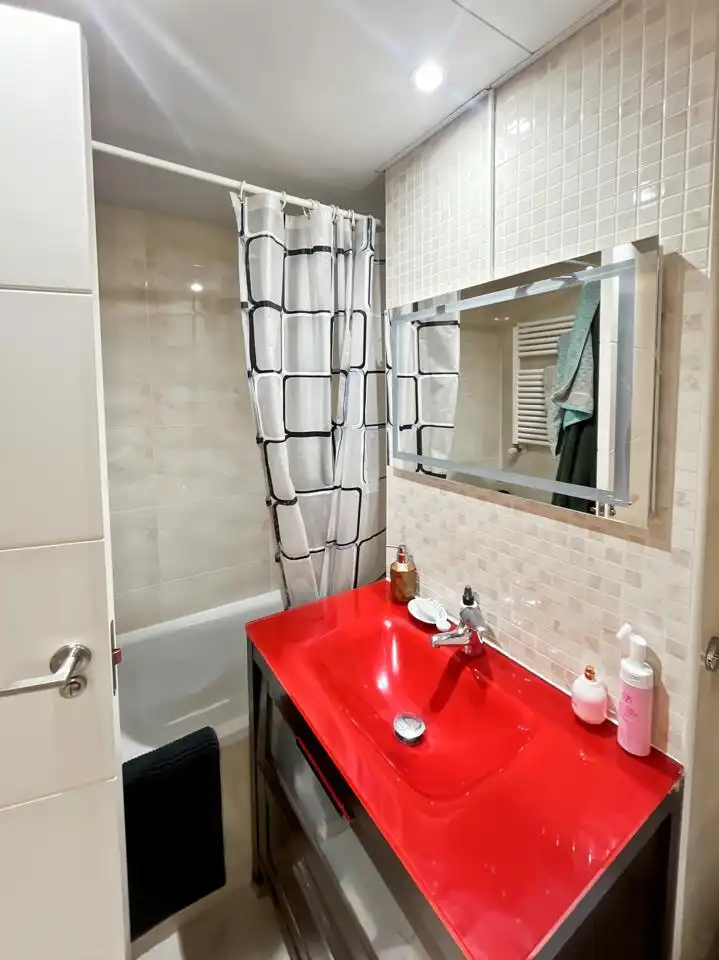 Bathroom of Flat for sale in Madrid  with Air Conditioner, Heating and Storage room