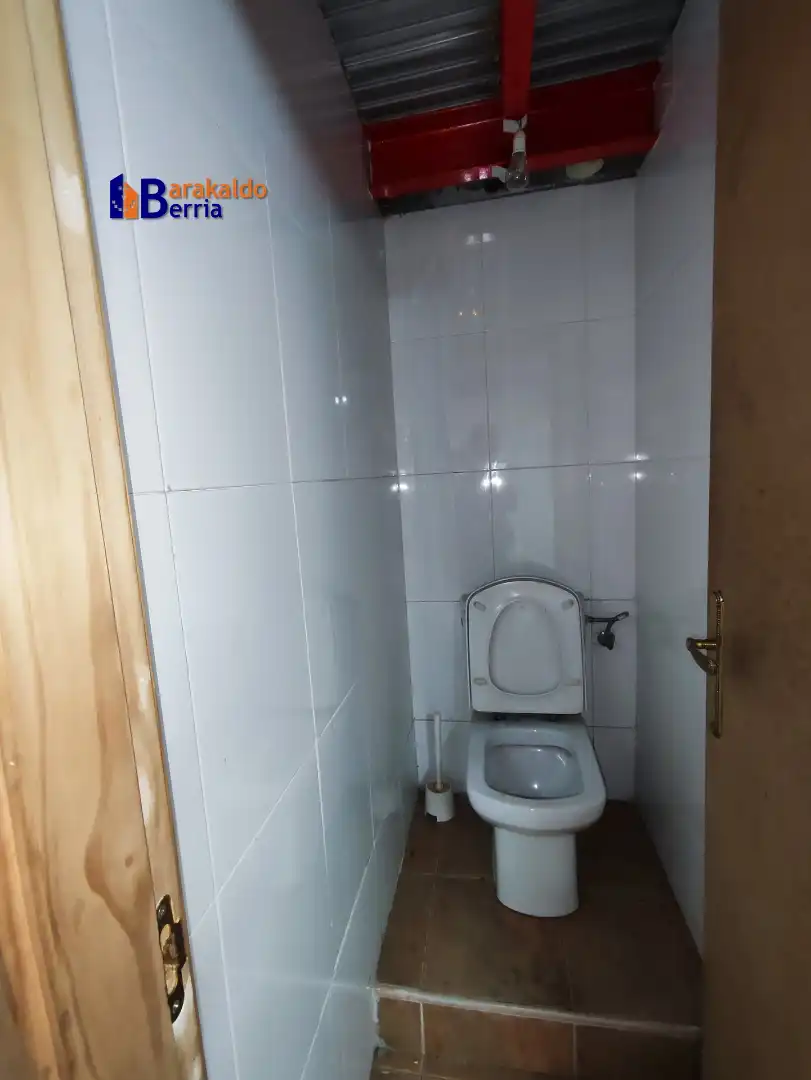 Baño de Nave industrial en venta en Santurtzi  con Alarma