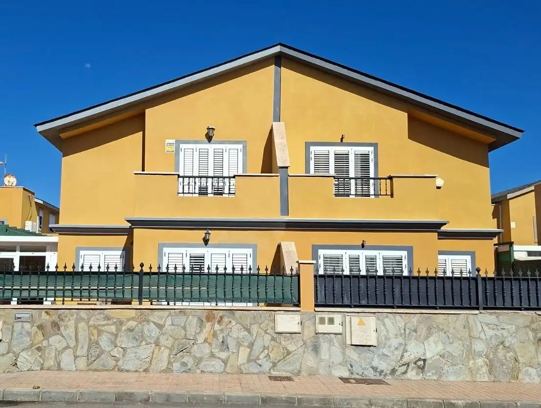 Vista exterior de Casa adosada en venda en San Bartolomé de Tirajana
