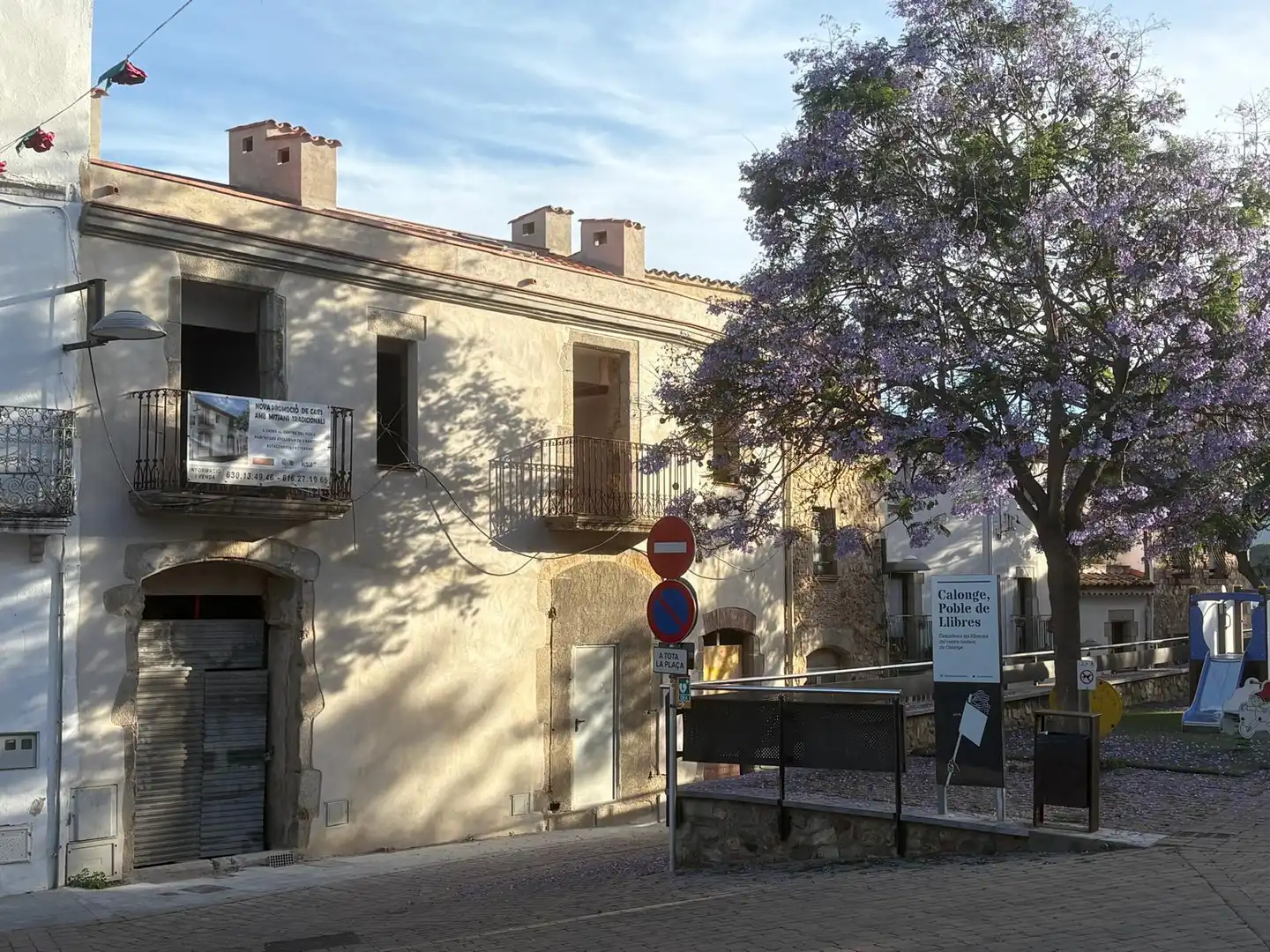 Casa con terraza en venta en Carrer Cervantes