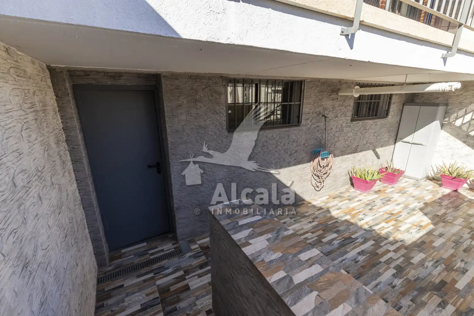 Vista exterior de Casa o xalet en venda en Alcalá de Henares amb Aire condicionat, Calefacció i Jardí privat