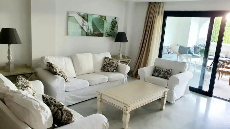 Sala d'estar de Apartament de lloguer en Sotogrande amb Aire condicionat, Calefacció i Terrassa