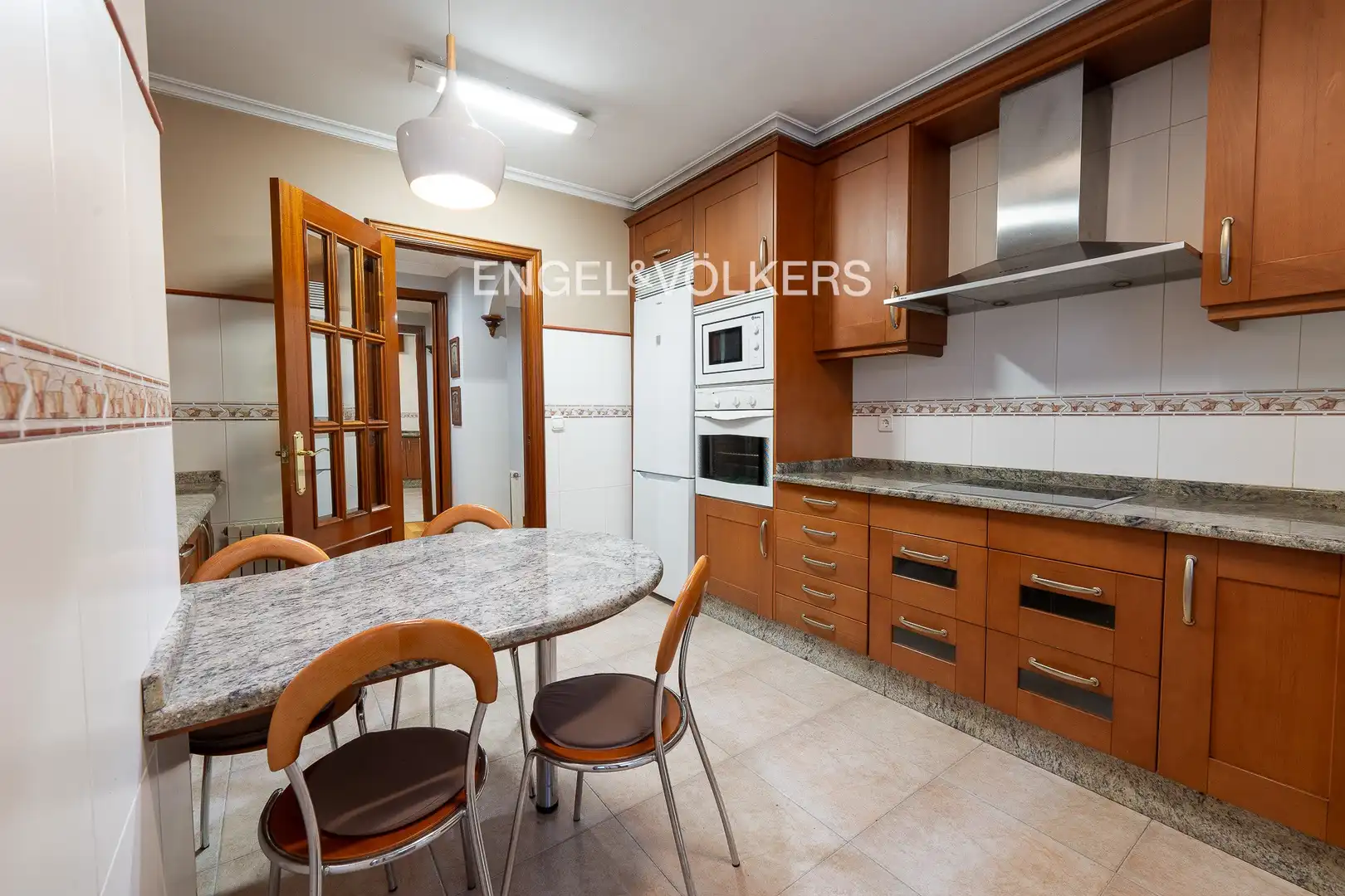 Cocina de Piso de alquiler en Vigo  con Calefacción