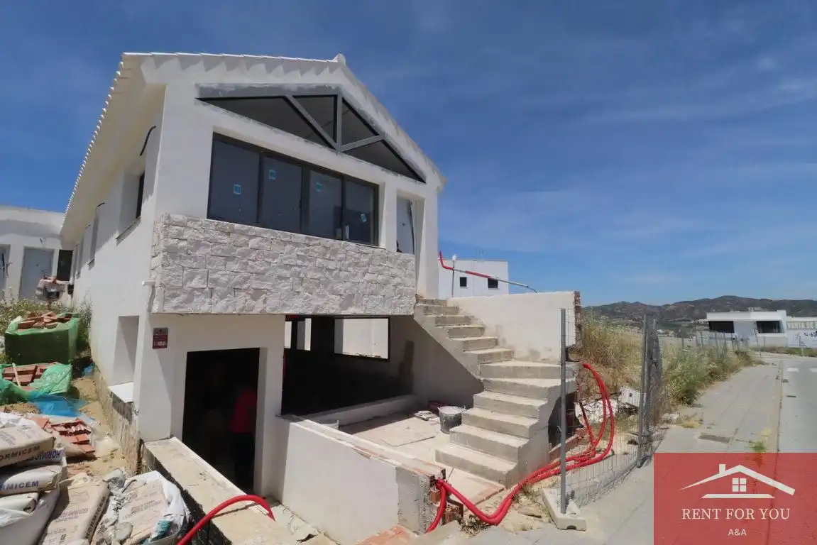 Außenansicht von Haus oder Chalet zum Verkauf in Alhaurín de la Torre mit Privatgarten, Terrasse und Schwimmbad