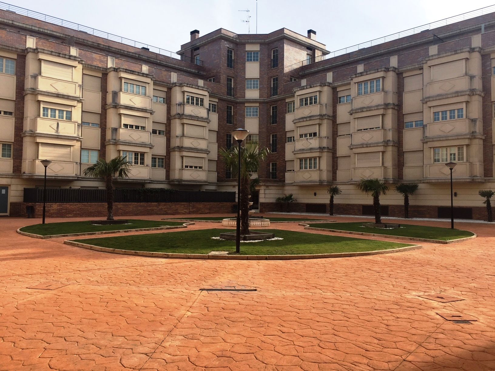 Vista exterior de Pis en venda en  Madrid Capital amb Aire condicionat, Calefacció i Jardí privat