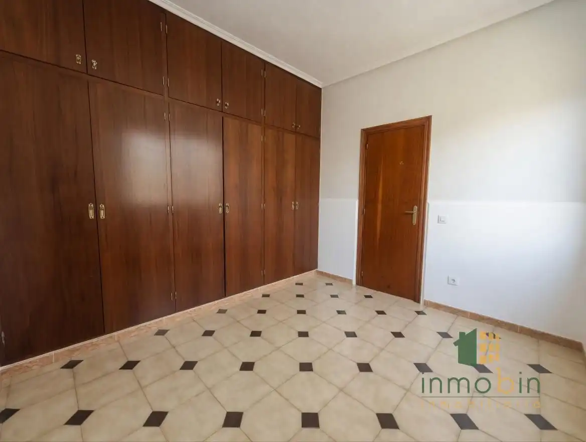 Habitación de Planta baja en venta en Don Benito con Aire acondicionado, Terraza y Trastero