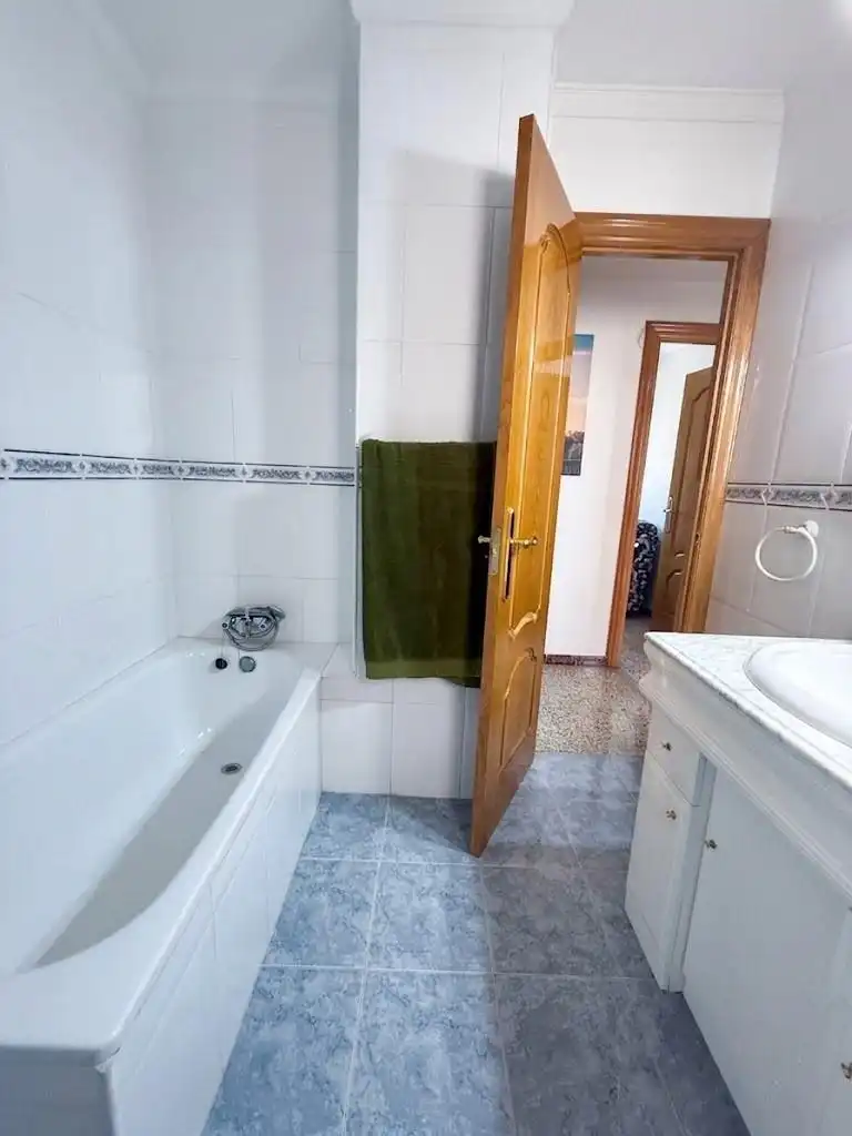 Bathroom of Flat for sale in Málaga  with Air Conditioner, Heating and Terrace