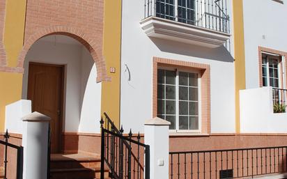 Vista exterior de Casa adosada en venda en Villanueva de la Concepción amb Traster