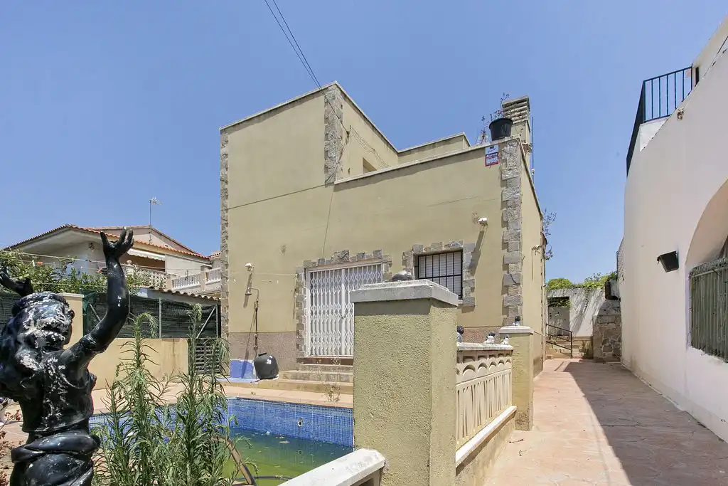 Casa aparellada en venda a C/ Antonio Machado