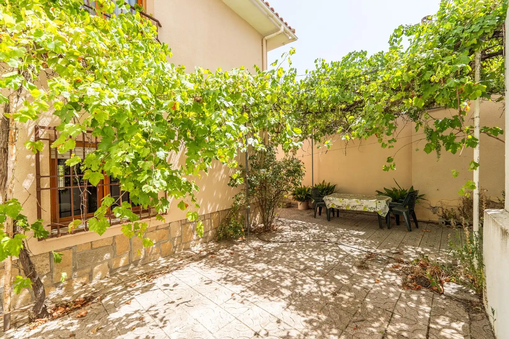 Terrassa de Casa o xalet en venda en Yuncler amb Aire condicionat, Calefacció i Jardí privat