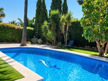 Villa con piscina in vendita a Urbanizaciones