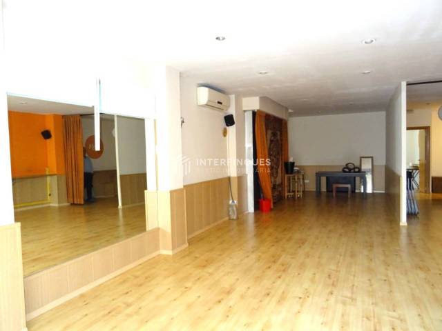 Local comercial en Alquiler en Santiago Rusiñol en Casagemes
