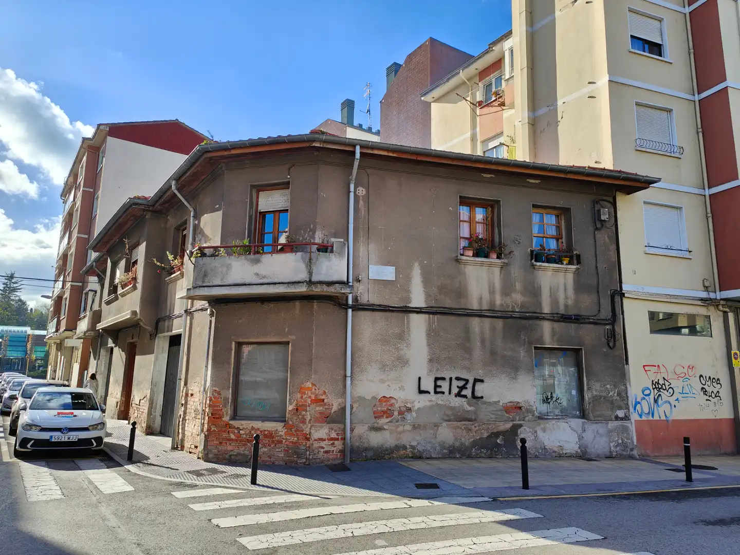 Vista exterior de Edifici en venda en Torrelavega 