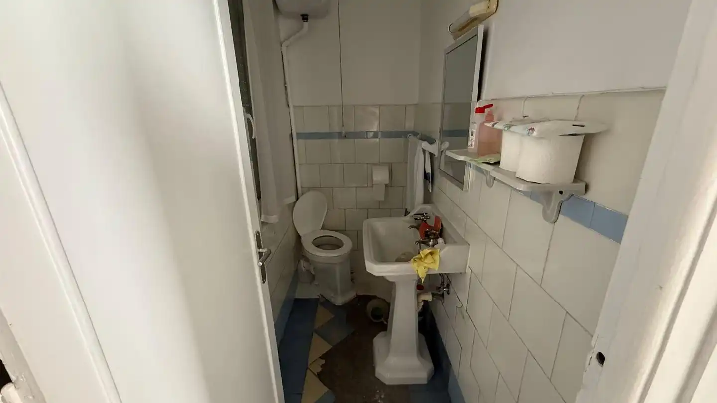 Bany de Pis en venda en Bilbao  amb Calefacció, Parquet i Terrassa