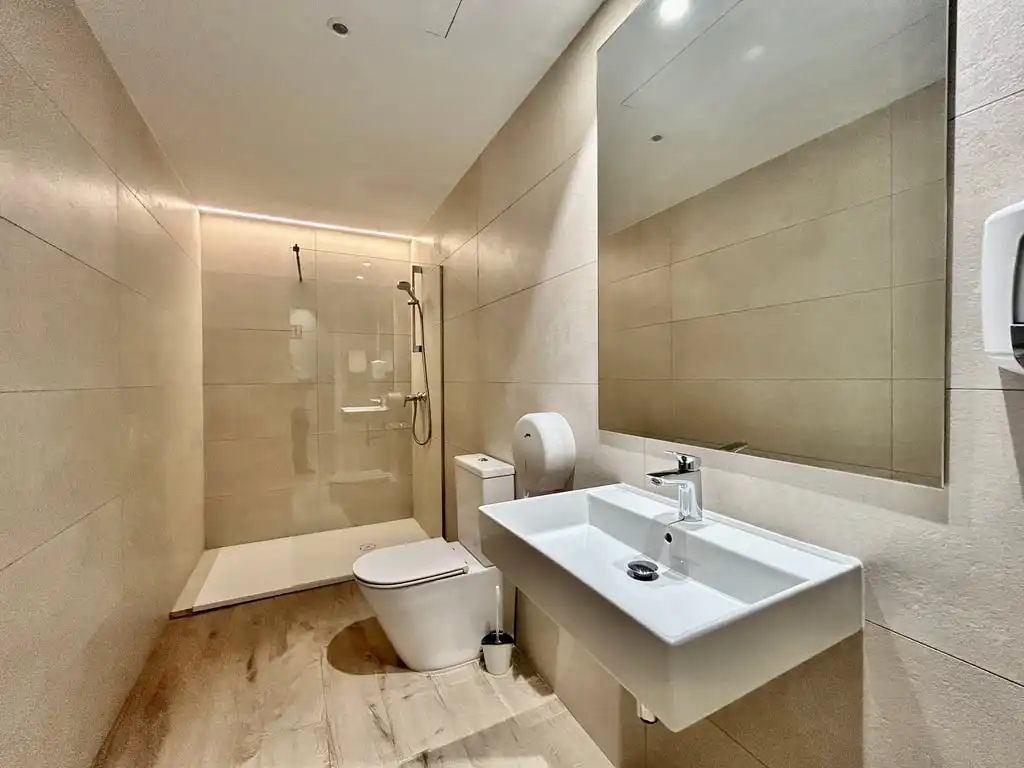 Baño de Apartamento de alquiler en Dénia con Aire acondicionado, Jardín privado y Terraza