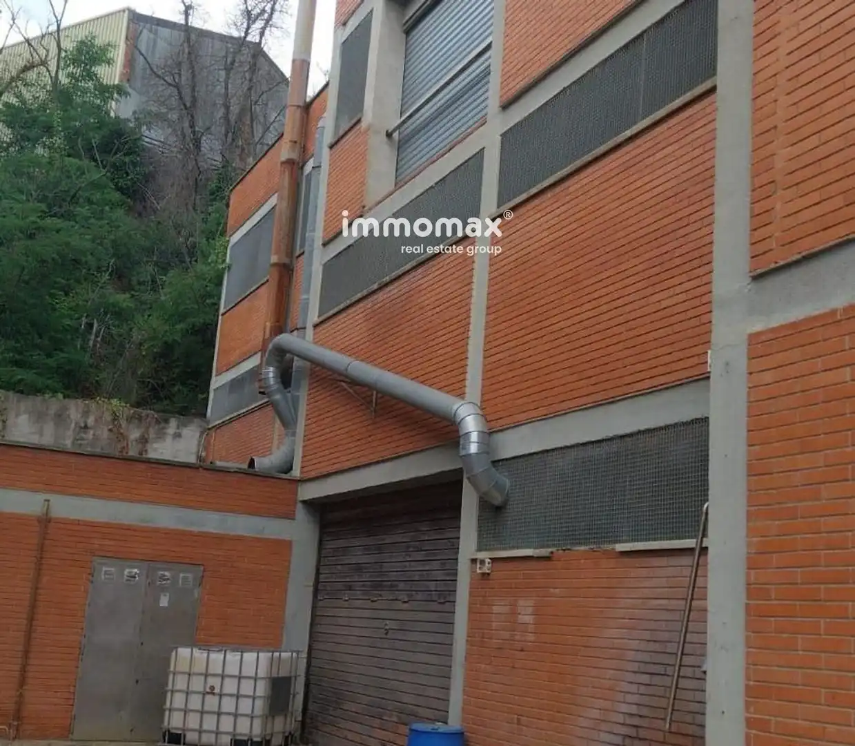 Außenansicht von Fabrikhallen zum Verkauf in Granollers