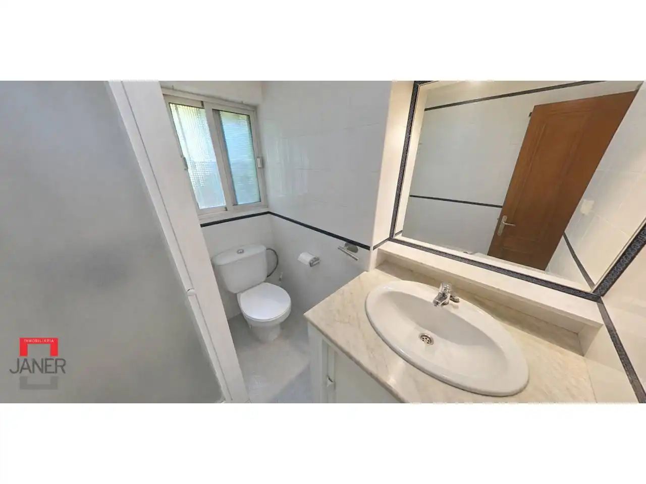 Bathroom of Houses for sale in Tomares  with Air Conditioner, Private garden and Terrace