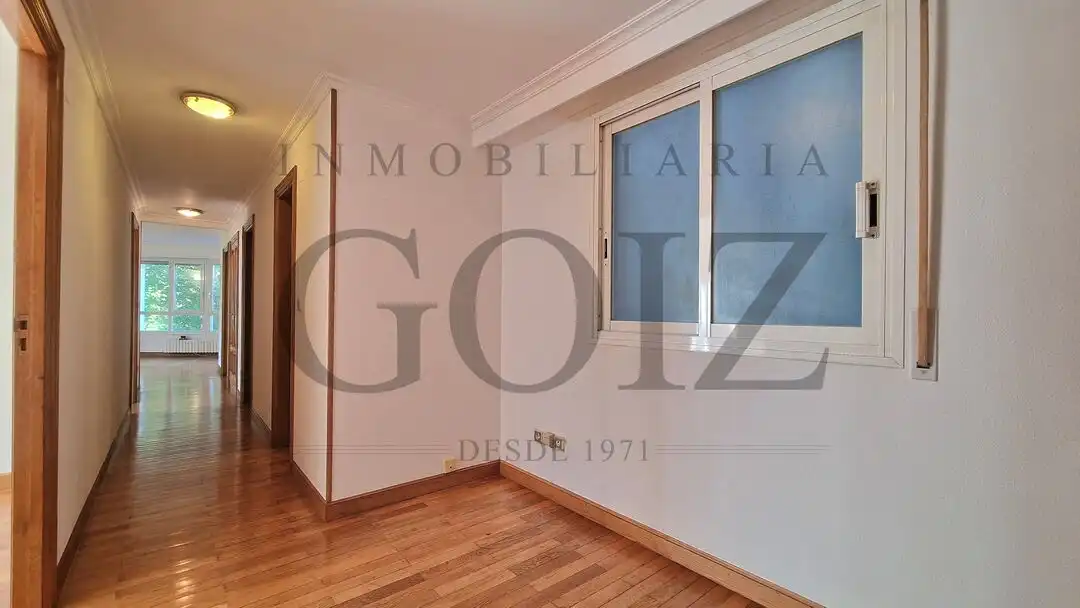 Habitación de Piso en venta en Donostia - San Sebastián  con Calefacción y Balcón