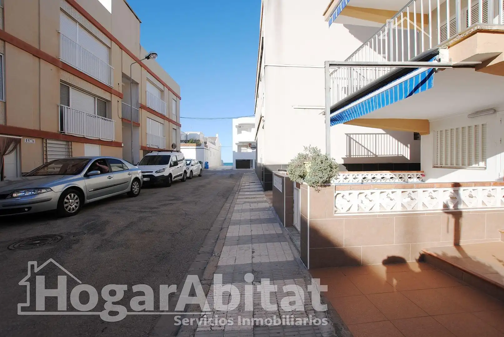 Außenansicht von Wohnung zum Verkauf in Oliva mit Klimaanlage, Heizung und Terrasse