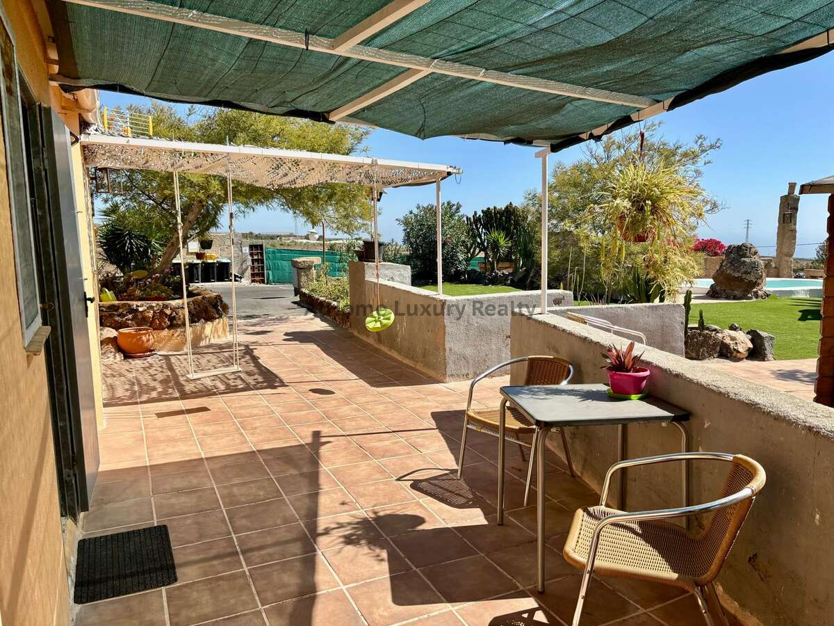 Terrassa de Finca rústica en venda en San Miguel de Abona amb Jardí privat, Piscina i Moblat